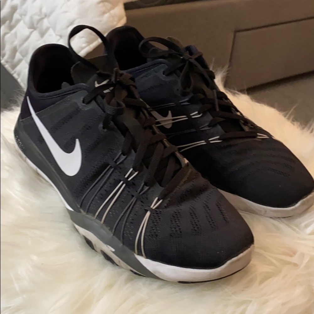 Nike Free TR6 Sneakers